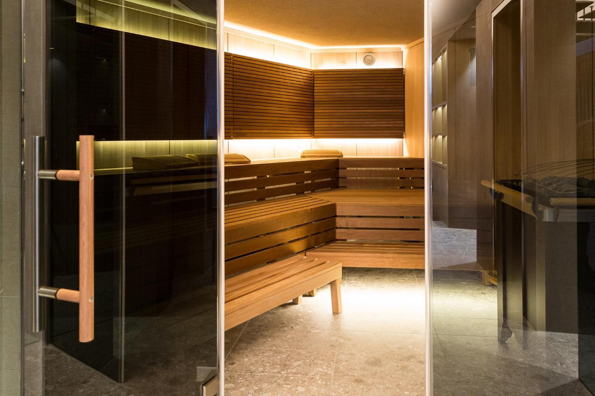 Anton Dolomites Hideaway Apartment Brunico Bagian luar foto